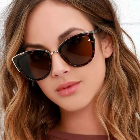 LAST ONE*** Chic Cat Eye Sunglasses - Picture 3 of 4